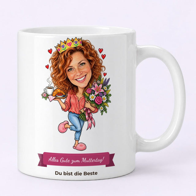 Lustige Karikatur einer Frau mit Krone, Blumenstrauß und Kaffeetasse und dem Textband „Alles Gute zum Muttertag!“ als Geschenk für Mama