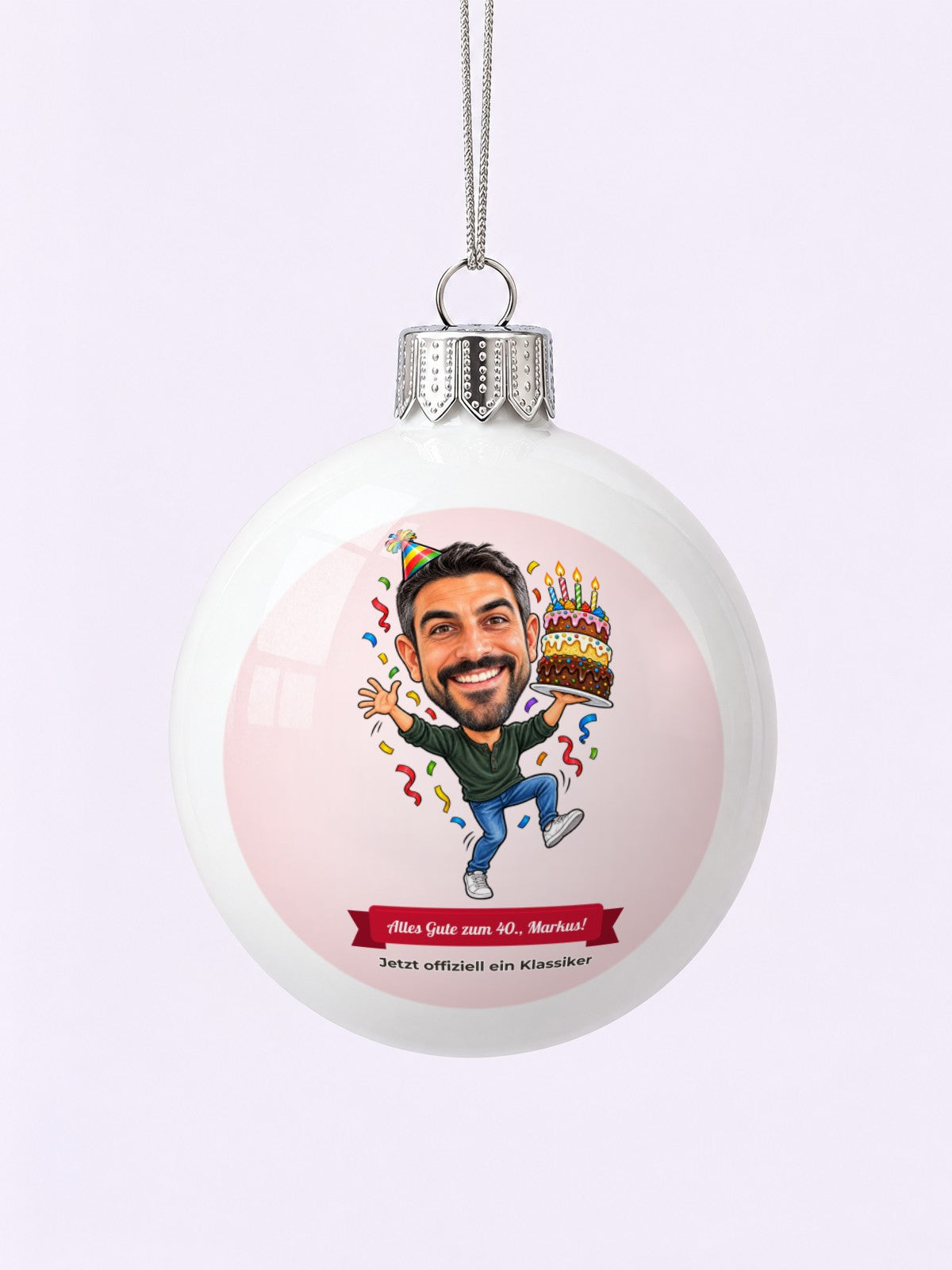 Beispiel: personalisierte Weihnachtskugel Ø ca. 8 cm – Karikatur vom Foto mit Textband