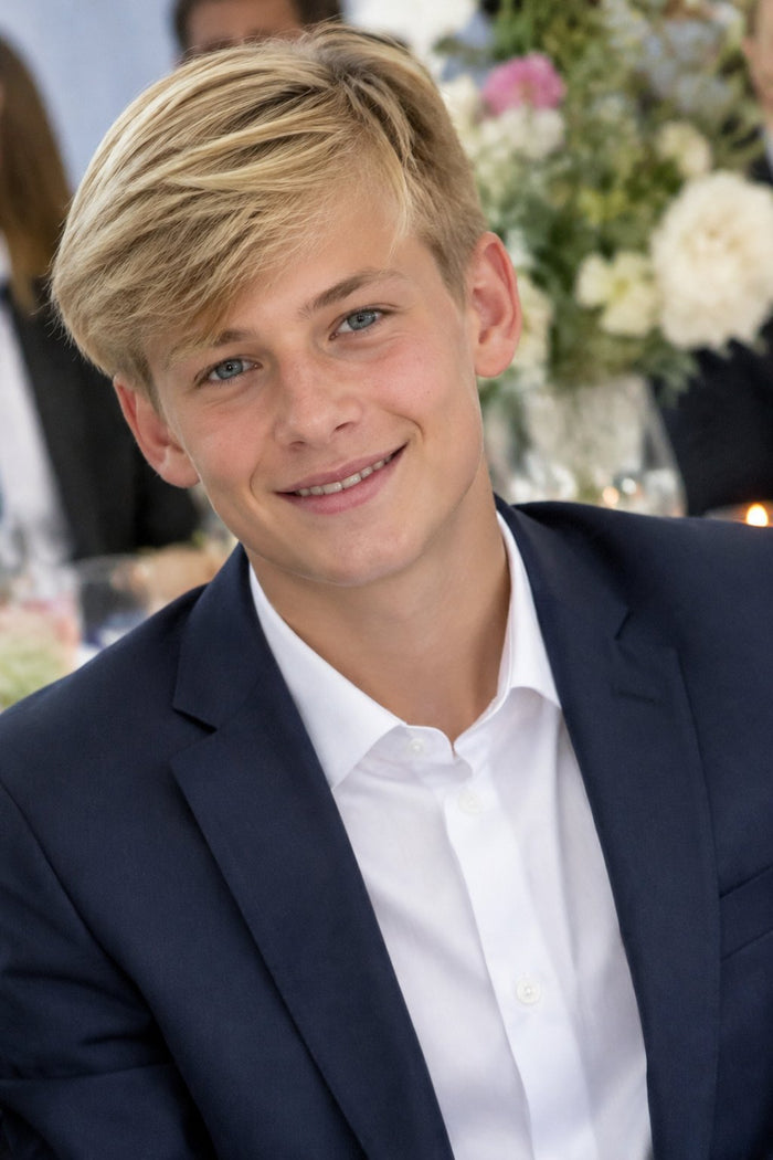 Beispielbild: Ausgangsfoto einer fiktiven Person zum Anlass Jugendweihe