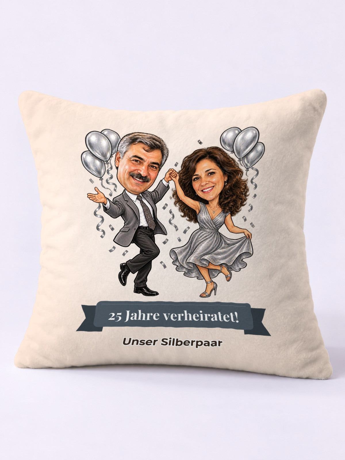 Personalisiertes Kissen mit Karikatur zum Anlass Silberhochzeit – Beispielbild