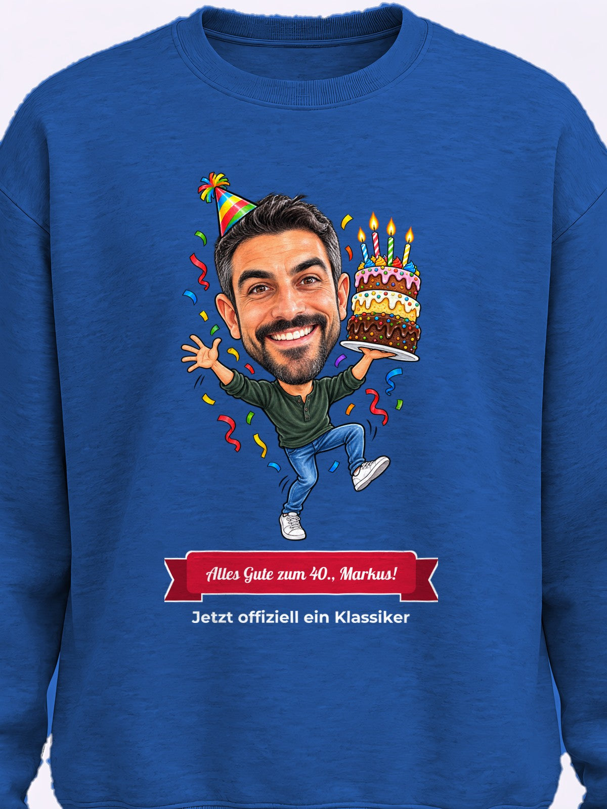 Beispiel: personalisiertes Sweatshirt in Königsblau – Karikatur vom Foto mit Textband